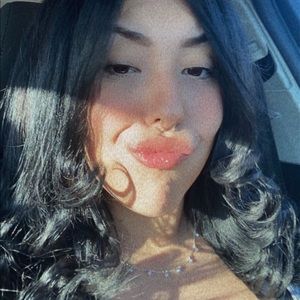 Meet your Posher, Anitza